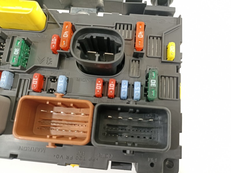 Recambio de caja reles / fusibles para peugeot 207 sw confort referencia OEM IAM 9664055780  