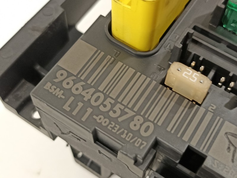 Recambio de caja reles / fusibles para peugeot 207 sw confort referencia OEM IAM 9664055780  