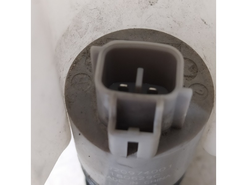 Recambio de deposito limpia para toyota auris hybrid active business plus referencia OEM IAM   