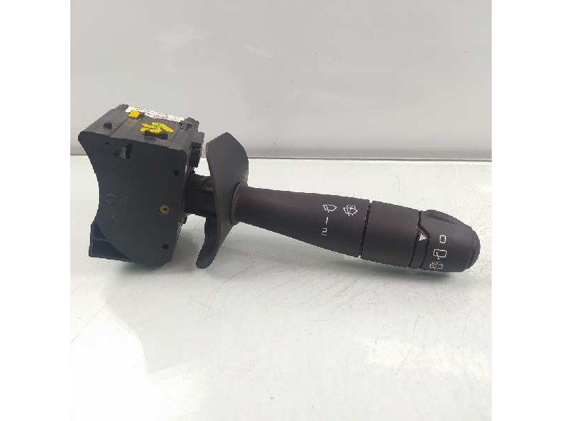 Recambio de mando limpia para dacia duster laureate 4x2 referencia OEM IAM 8200792587  