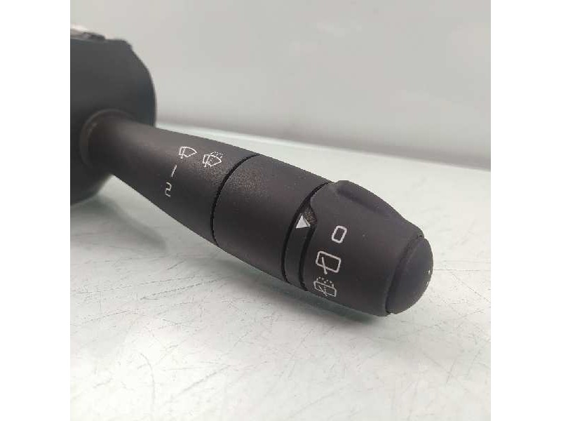 Recambio de mando limpia para dacia duster laureate 4x2 referencia OEM IAM 8200792587  