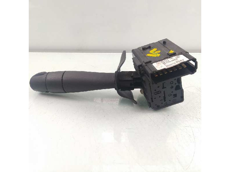 Recambio de mando limpia para dacia duster laureate 4x2 referencia OEM IAM 8200792587  