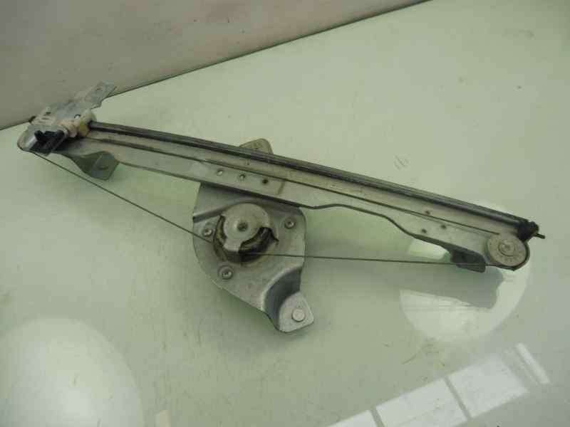 Recambio de elevalunas delantero izquierdo para dacia duster laureate 4x2 referencia OEM IAM 8200733829  