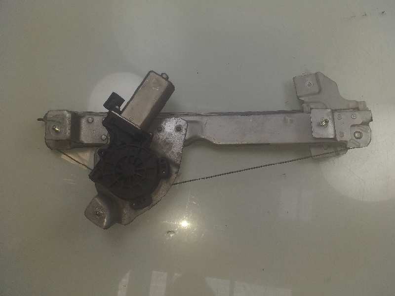 Recambio de elevalunas trasero izquierdo para dacia duster laureate 4x2 referencia OEM IAM 8200733831  