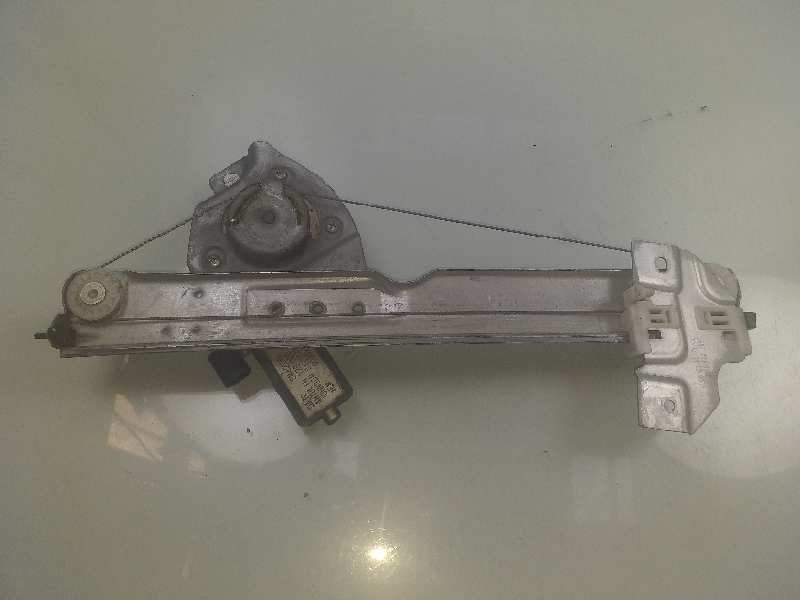 Recambio de elevalunas trasero izquierdo para dacia duster laureate 4x2 referencia OEM IAM 8200733831  