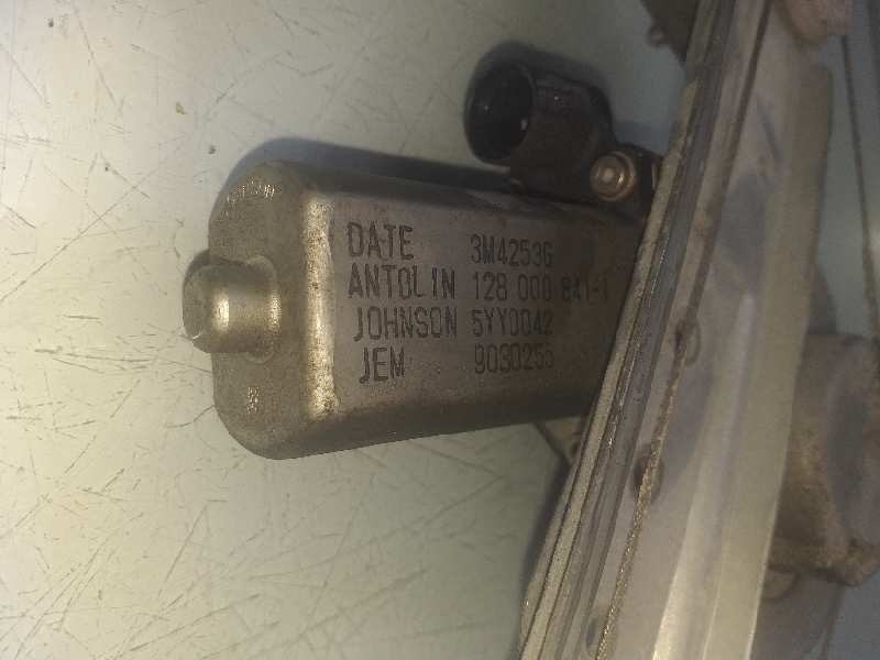 Recambio de elevalunas trasero izquierdo para dacia duster laureate 4x2 referencia OEM IAM 8200733831  