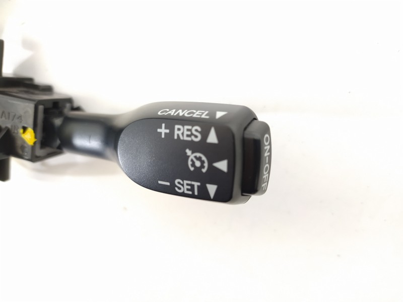 Recambio de mando volante para toyota auris hybrid active business plus referencia OEM IAM 8424712040 18A174 