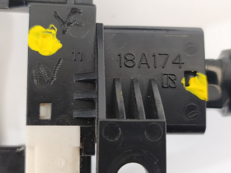 Recambio de mando volante para toyota auris hybrid active business plus referencia OEM IAM 8424712040 18A174 