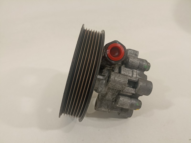 Recambio de bomba direccion para toyota avensis wagon (t25) 2.2 d-4d executive referencia OEM IAM 4431005100  