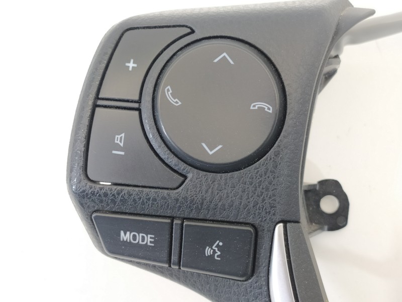 Recambio de mando volante para toyota auris hybrid active business plus referencia OEM IAM 8424712040 18A174 