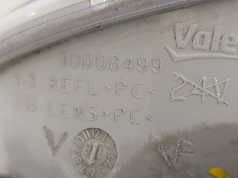 Recambio de faro antiniebla derecho para toyota auris hybrid active business plus referencia OEM IAM 90008499 90008497 812200211