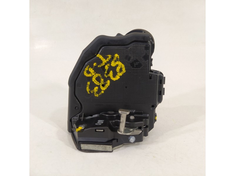 Recambio de cerradura puerta trasera derecha para toyota auris hybrid active business plus referencia OEM IAM   