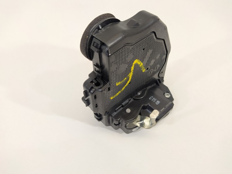 Recambio de cerradura puerta trasera izquierda para toyota auris hybrid active business plus referencia OEM IAM   