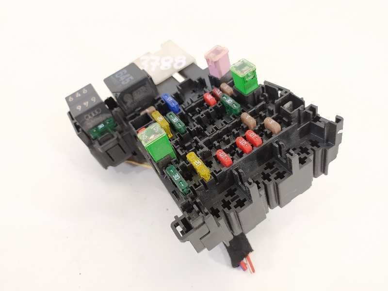 Recambio de caja reles / fusibles para volkswagen golf vii lim. edition bluemotion referencia OEM IAM 5Q0937615C  