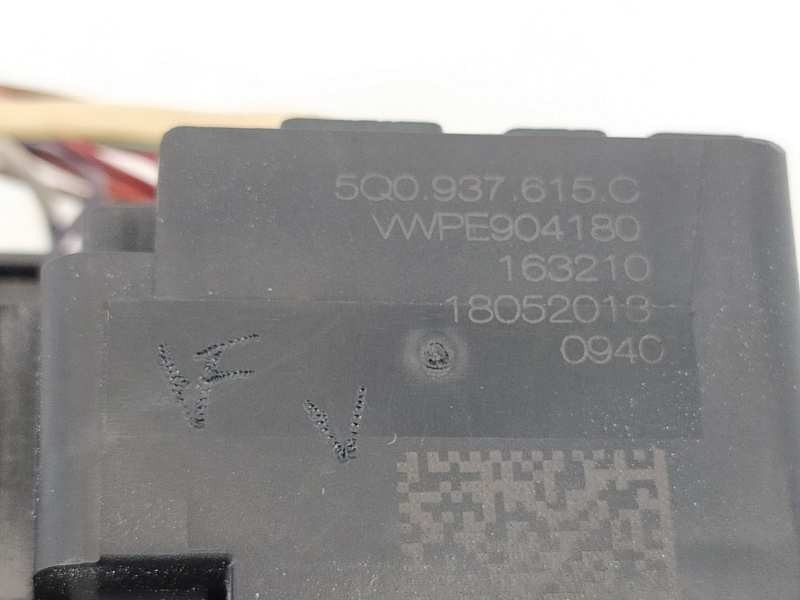 Recambio de caja reles / fusibles para volkswagen golf vii lim. edition bluemotion referencia OEM IAM 5Q0937615C  