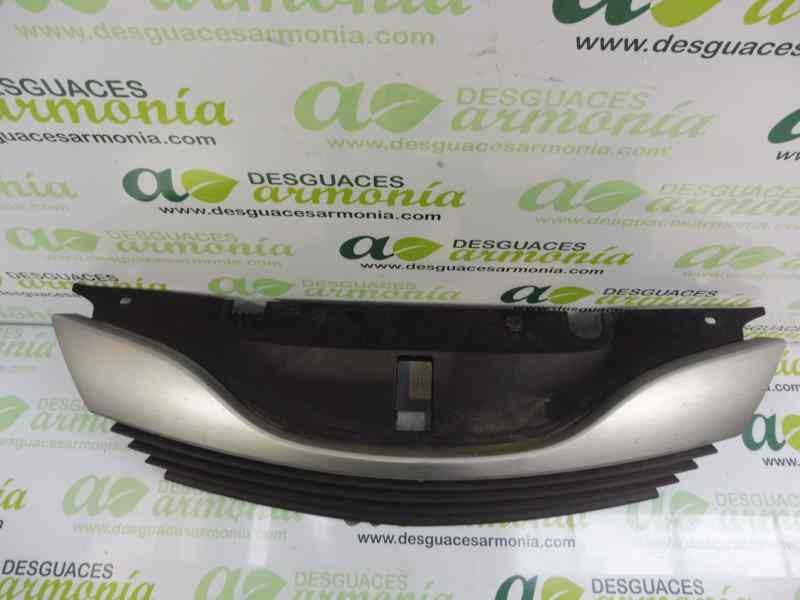 Recambio de rejilla delantera para renault laguna ii (bg0) expression referencia OEM IAM 8200390126  
