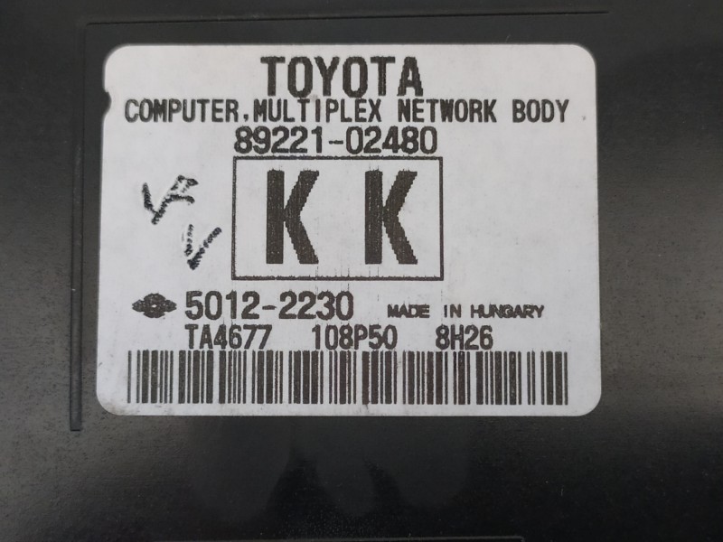 Recambio de caja reles / fusibles para toyota auris hybrid active business plus referencia OEM IAM 63586756 8273012X81 892210248