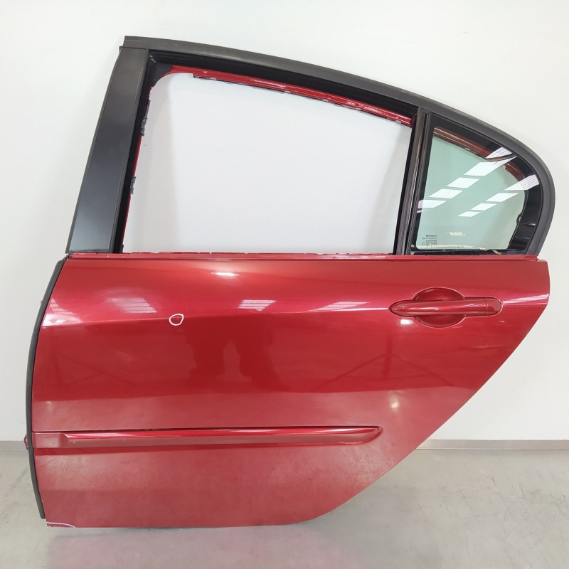 Recambio de puerta trasera izquierda para renault laguna iii expression referencia OEM IAM 821130001R  