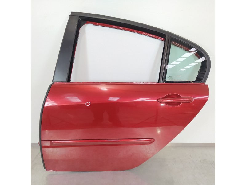 Recambio de puerta trasera izquierda para renault laguna iii expression referencia OEM IAM 821130001R  