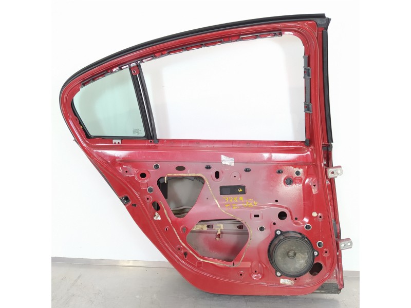 Recambio de puerta trasera izquierda para renault laguna iii expression referencia OEM IAM 821130001R  