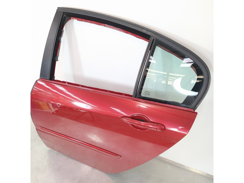 Recambio de puerta trasera izquierda para renault laguna iii expression referencia OEM IAM 821130001R  