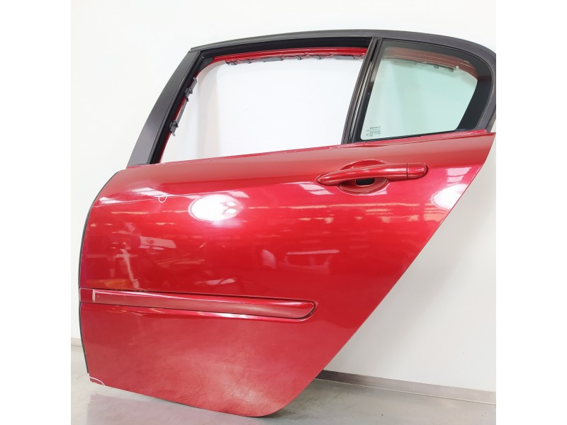 Recambio de puerta trasera izquierda para renault laguna iii expression referencia OEM IAM 821130001R  