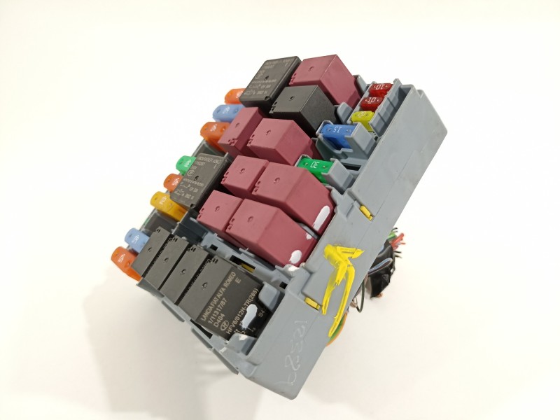 Recambio de caja reles / fusibles para fiat fiorino (2023) fiorino 2252 referencia OEM IAM 51905216  