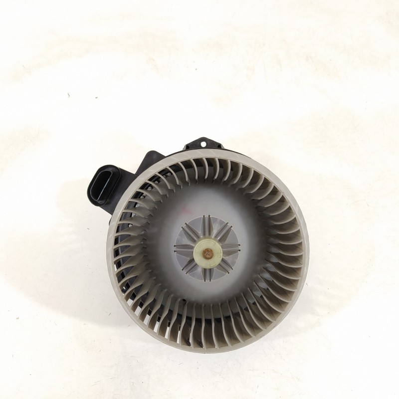 Recambio de ventilador calefaccion para toyota auris hybrid active business plus referencia OEM IAM AV2727008085  