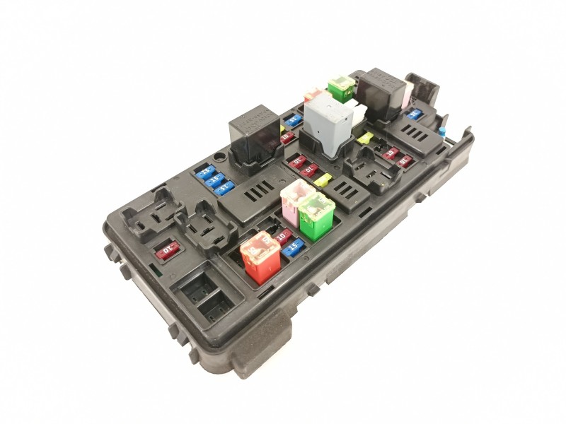 Recambio de caja reles / fusibles para chevrolet spark basis referencia OEM IAM 95949016  