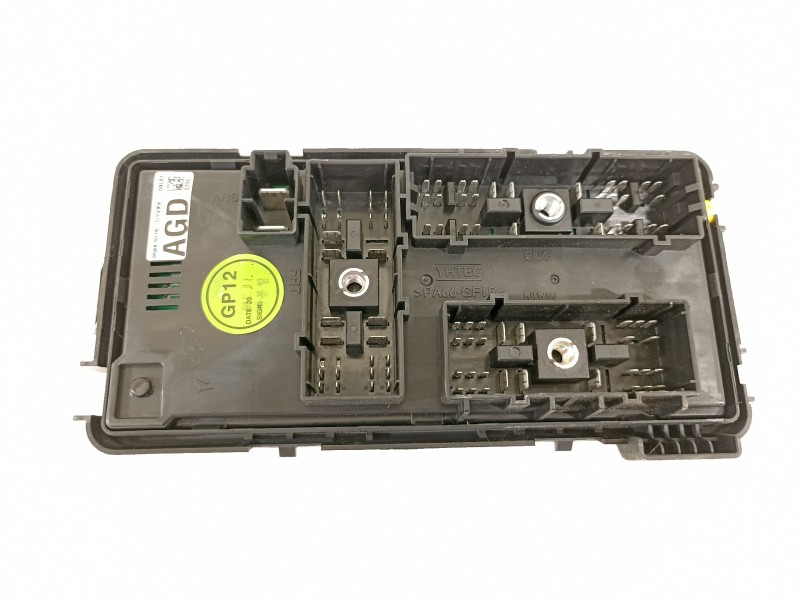 Recambio de caja reles / fusibles para chevrolet spark basis referencia OEM IAM 95949016  