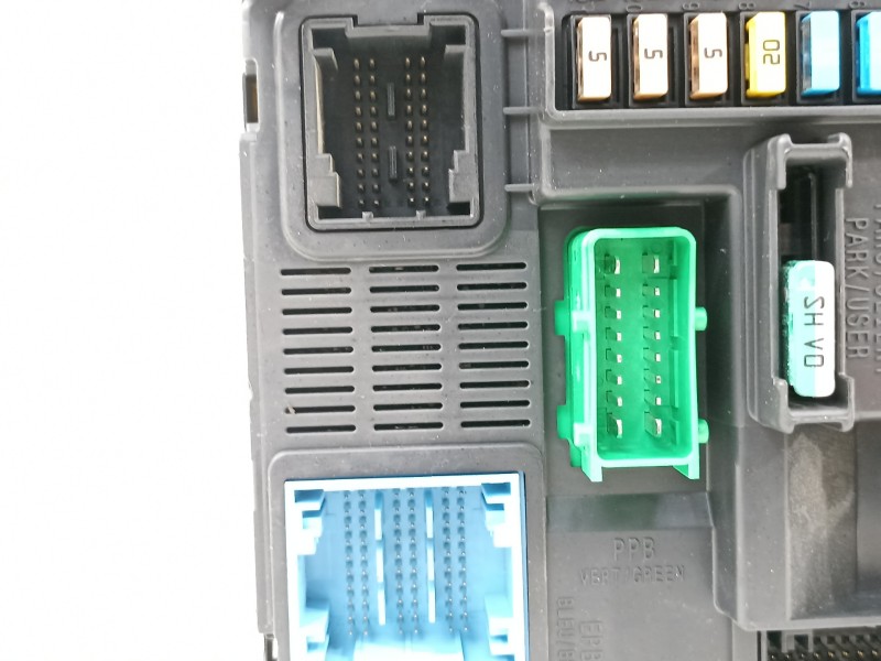 Recambio de caja reles / fusibles para peugeot 2008 (--.2013) active referencia OEM IAM 9819850080  