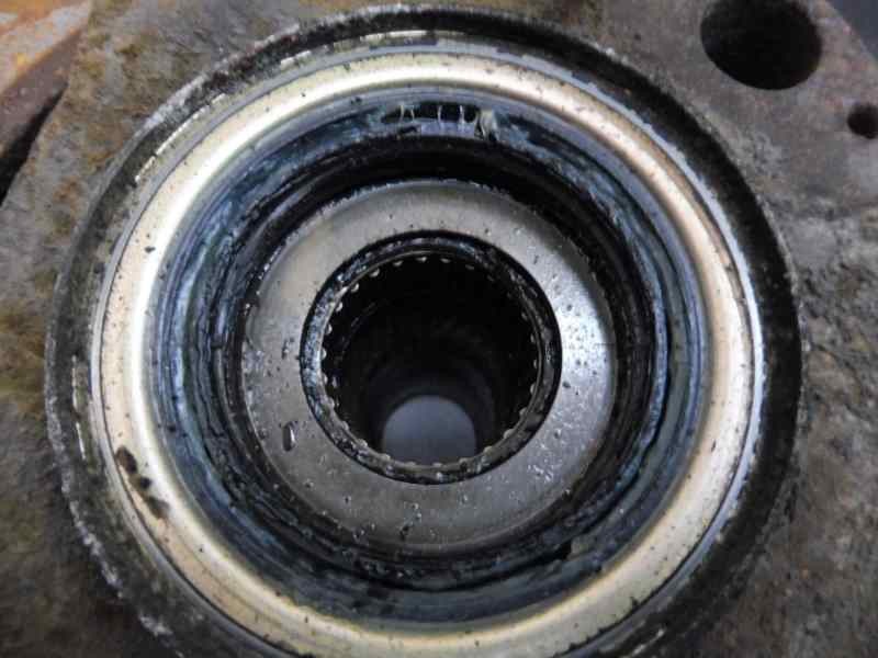 Recambio de mangueta delantera izquierda para ssangyong korando 2.9 tdi grand lux referencia OEM IAM    Recambio de mangueta delantera izquierda para ssangyong korando 2.9 tdi grand lux referencia OEM IAM