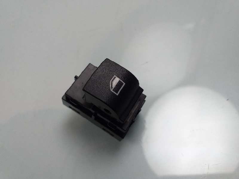 Recambio de mando elevalunas delantero derecho para bmw serie 3 lim. (f30) 320d referencia OEM IAM 920810701  