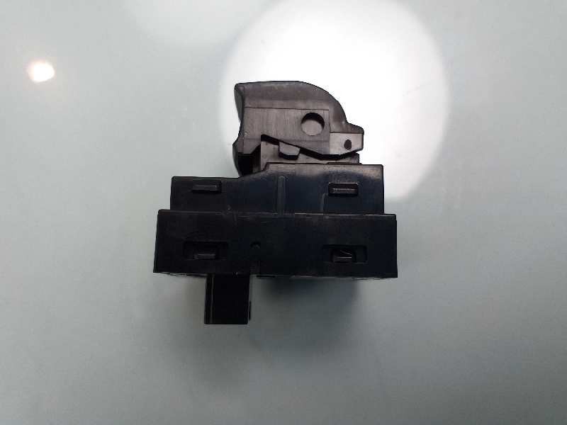 Recambio de mando elevalunas delantero derecho para bmw serie 3 lim. (f30) 320d referencia OEM IAM 920810701  