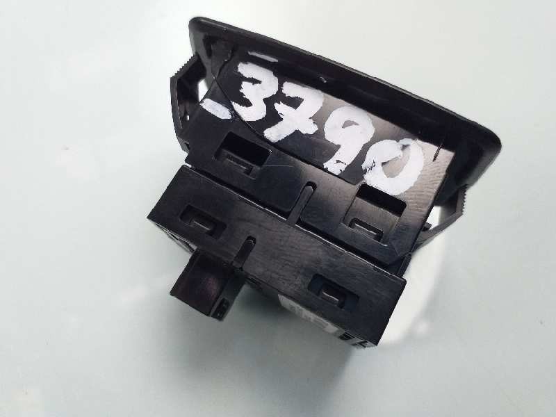 Recambio de mando elevalunas trasero derecho para bmw serie 3 lim. (f30) 320d referencia OEM IAM 920810602  