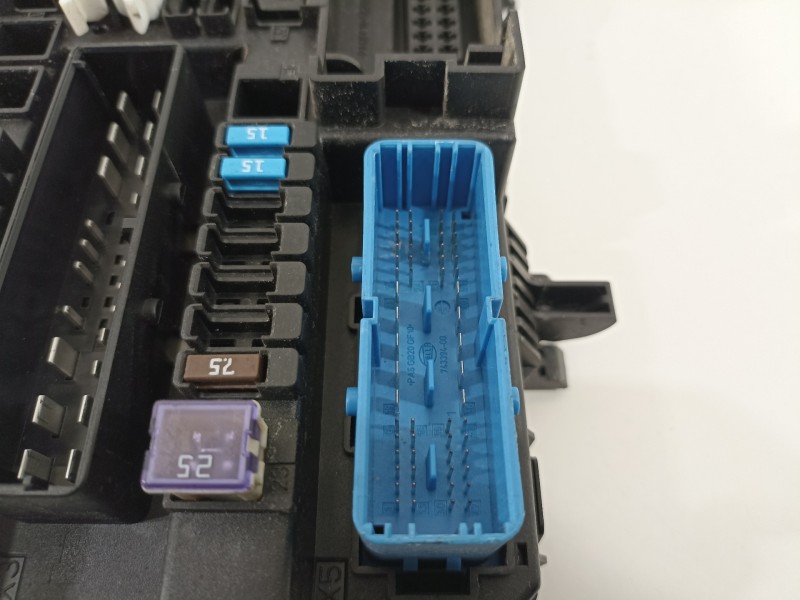 Recambio de caja reles / fusibles para opel zafira b cosmo referencia OEM IAM 13268287 5DK008669 