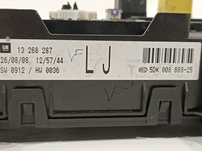 Recambio de caja reles / fusibles para opel zafira b cosmo referencia OEM IAM 13268287 5DK008669 