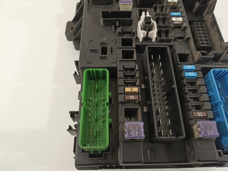 Recambio de caja reles / fusibles para opel zafira b cosmo referencia OEM IAM 13268287 5DK008669 