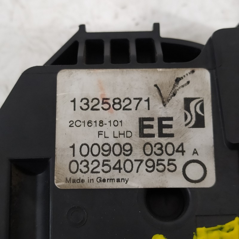 Recambio de cerradura puerta delantera izquierda para opel corsa d catch me referencia OEM IAM 13258271  