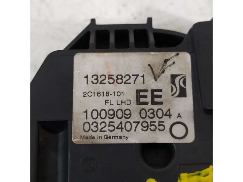 Recambio de cerradura puerta delantera izquierda para opel corsa d catch me referencia OEM IAM 13258271  