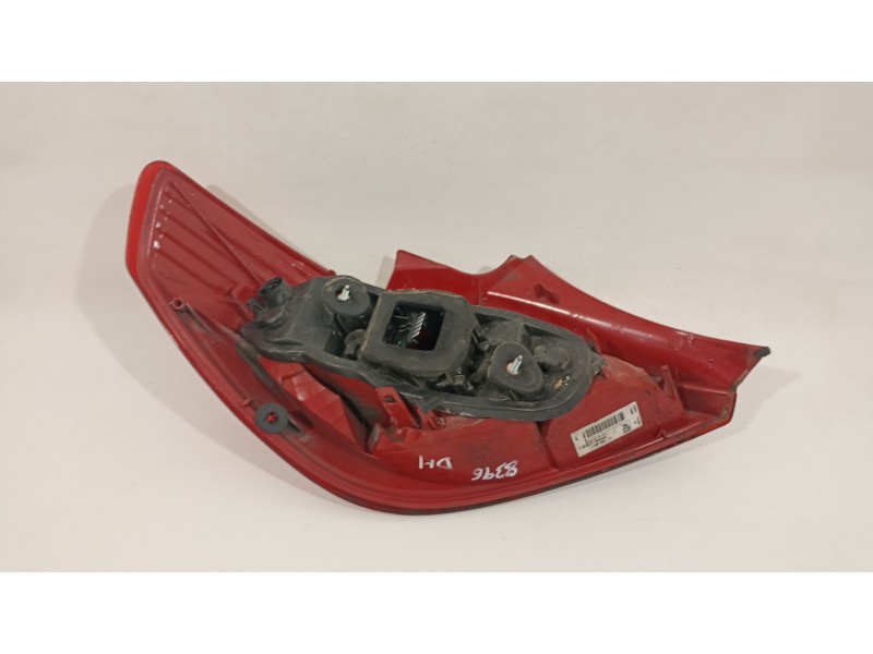 Recambio de piloto trasero derecho para opel corsa d catch me referencia OEM IAM 13186351  