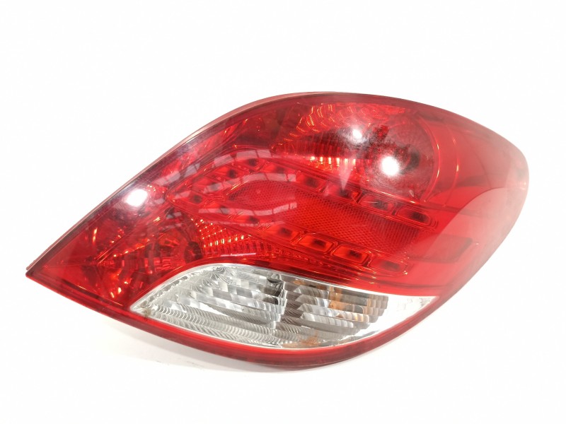 Recambio de piloto trasero derecho para peugeot 207 referencia OEM IAM 9686565980  