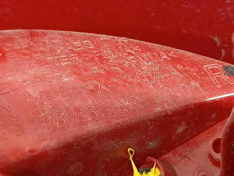 Recambio de piloto trasero derecho para peugeot 207 referencia OEM IAM 9686565980  