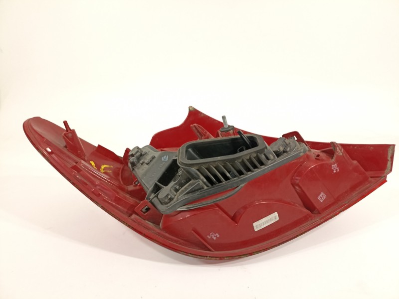 Recambio de piloto trasero derecho para peugeot 207 referencia OEM IAM 9686565980  