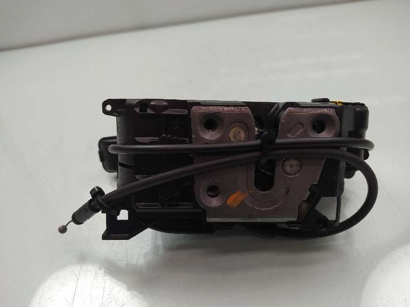 Recambio de cerradura puerta trasera derecha para renault scenic iii emotion referencia OEM IAM 825020033R  