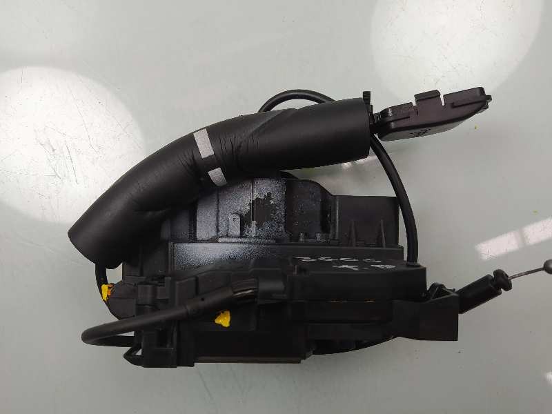 Recambio de cerradura puerta trasera derecha para renault scenic iii emotion referencia OEM IAM 825020033R  