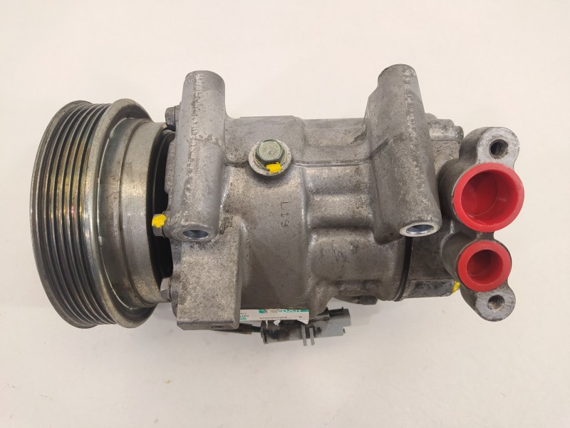Recambio de compresor aire acondicionado para renault kangoo profesional referencia OEM IAM 8200953359B  