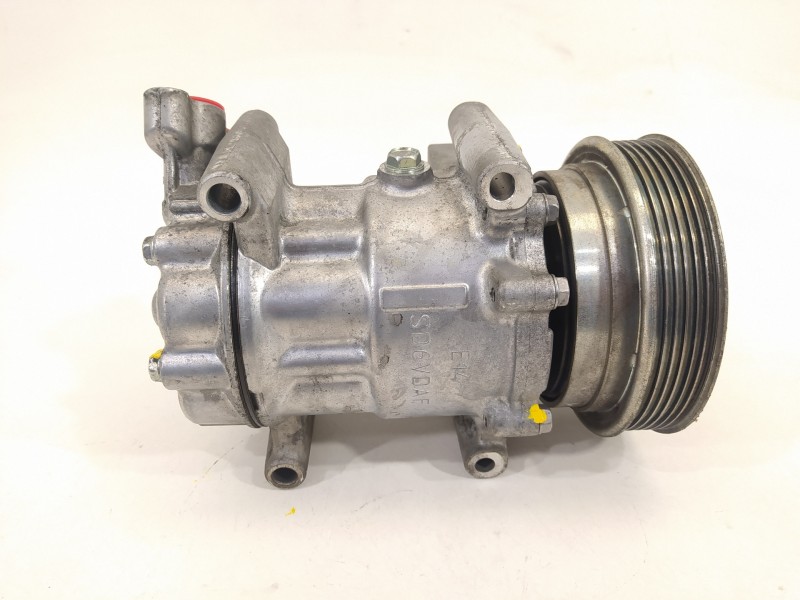 Recambio de compresor aire acondicionado para renault kangoo profesional referencia OEM IAM 8200953359B  