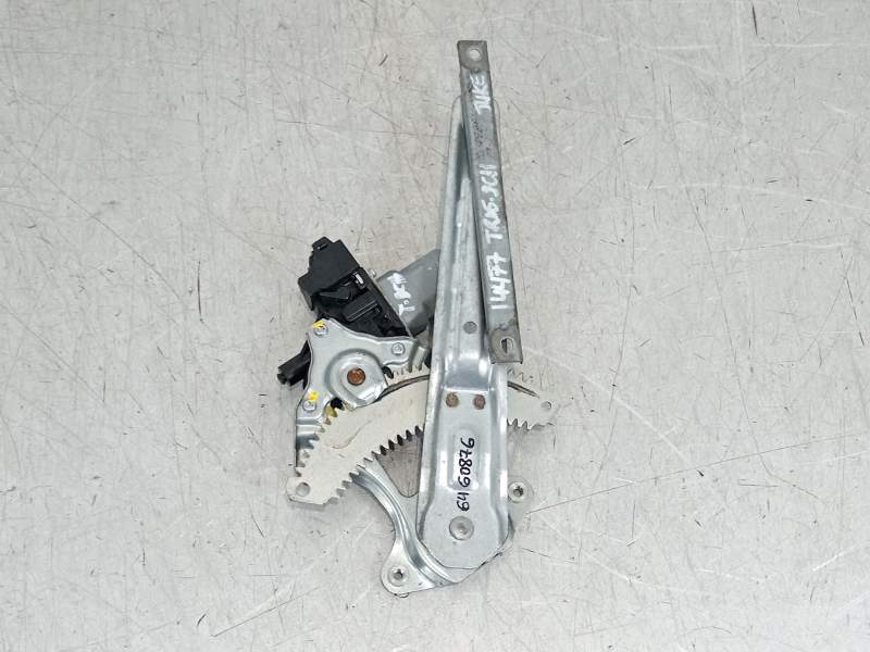 ELEVALUNAS TRASERO DERECHO 827201KA1C 827310V01C