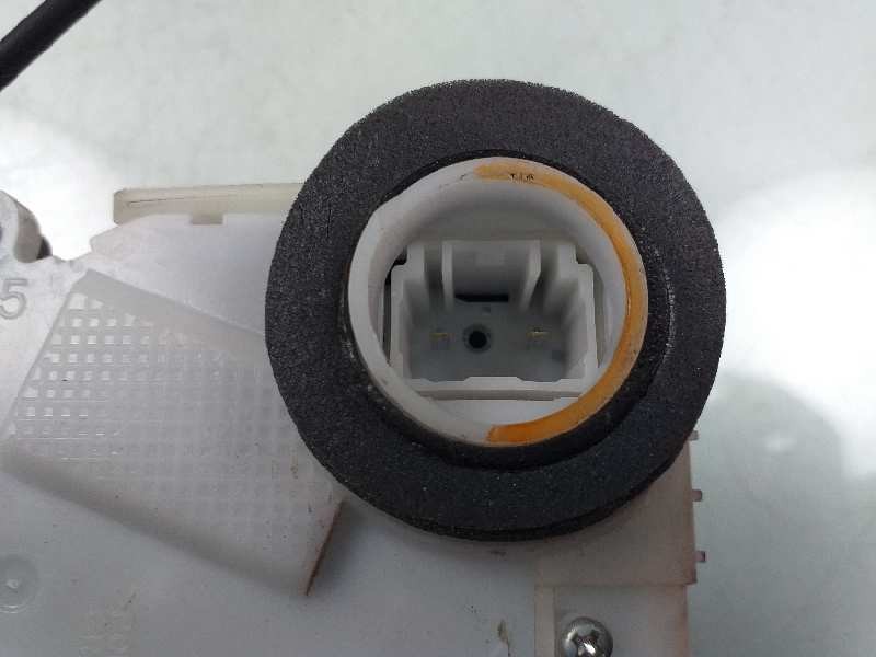 Recambio de cerradura puerta delantera derecha para toyota yaris active referencia OEM IAM   